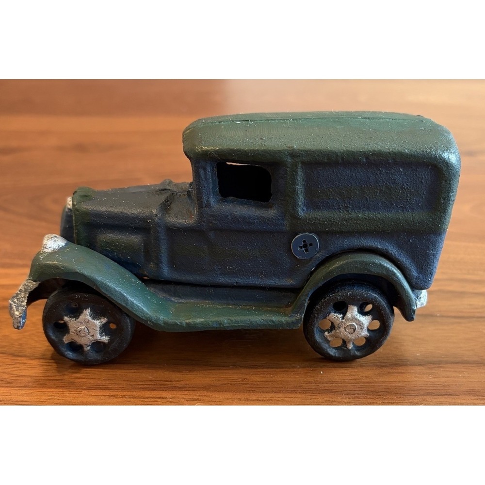 VTG Reproduction 1920's ARCADE CAST IRON MODEL T FORD TWO DOOR SEDAN